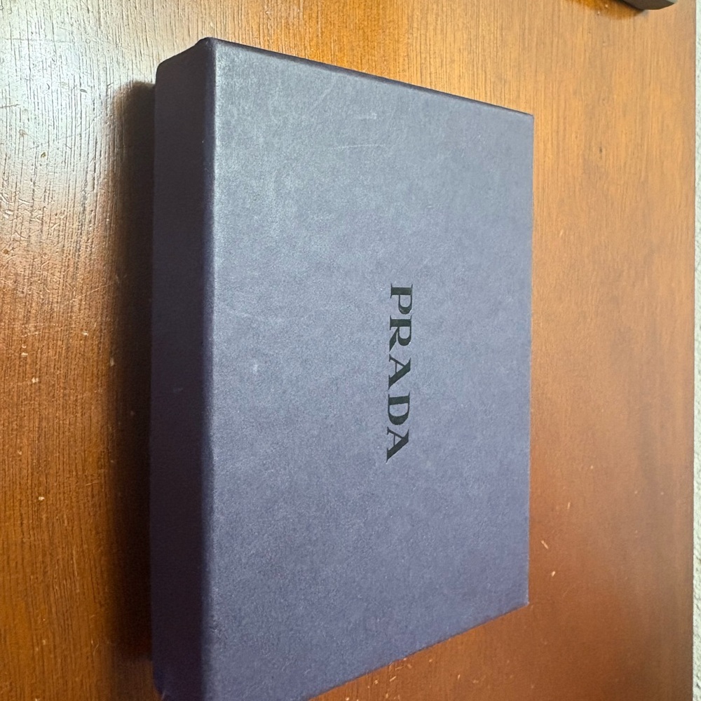 NWT vintage PRADA Black Saffiano Leather Small Wallet. Rare Find. 4.25×3.5. - Picture 8 of 11